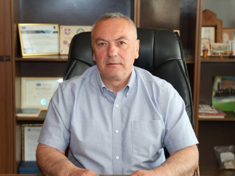მთელი გულითა და საუკეთესო სურვილებით გილოცავთ ამ მნიშვნელოვან დღეს, ძვირფასო მეთორმეტე...